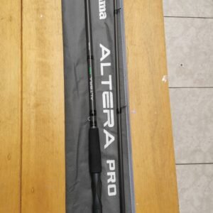 Caña OKUMA ALTERA PRO 3m 1002MH Fibra de Carbono 24T 25-70g EVA + Estuche